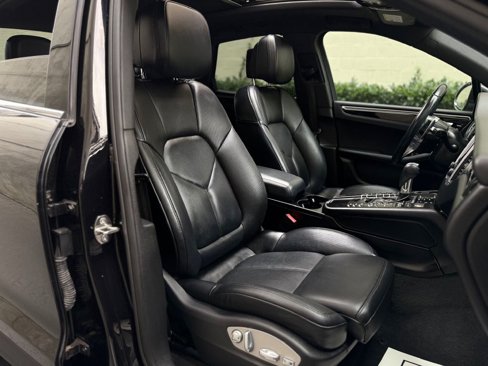 Used 2018 Porsche Macan S image 27