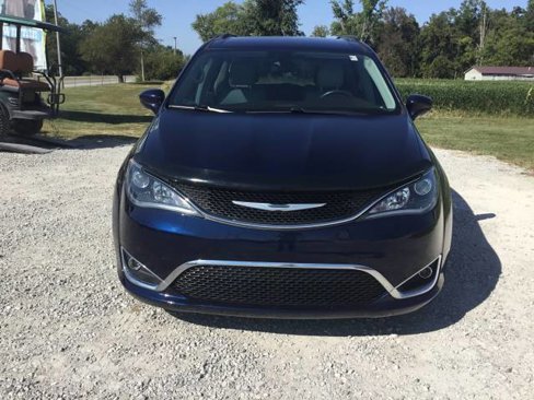 Used 2017 Chrysler Pacifica Touring-L image 8