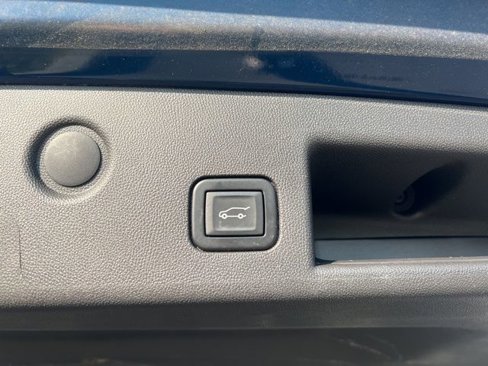 Used 2021 Chevrolet Equinox LT image 11
