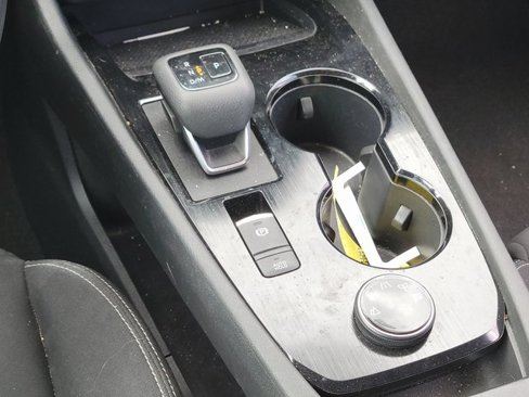 Used 2023 Nissan Rogue S image 15