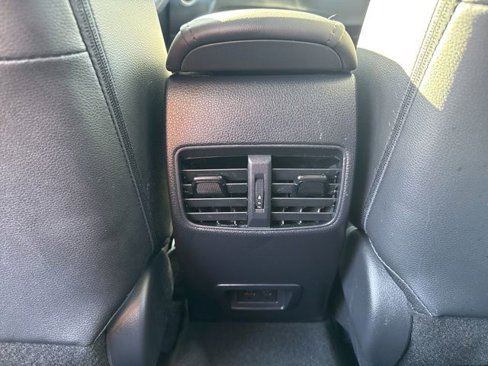 Used 2022 Toyota Corolla Cross XLE image 11
