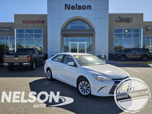 Used 2017 Toyota Camry LE image 1