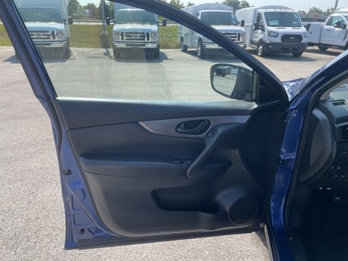 Used 2020 Nissan Rogue Sport S image 18