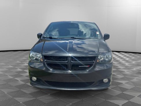 Used 2019 Dodge Grand Caravan SE image 3