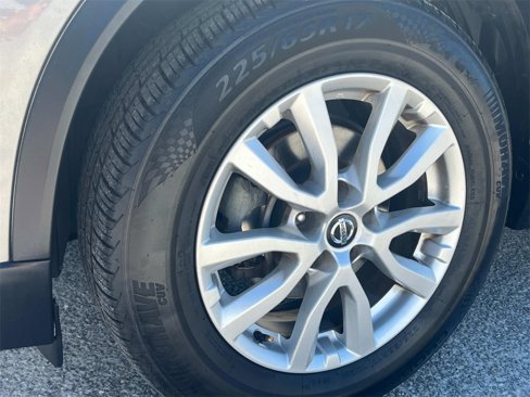 Used 2019 Nissan Rogue SV image 9