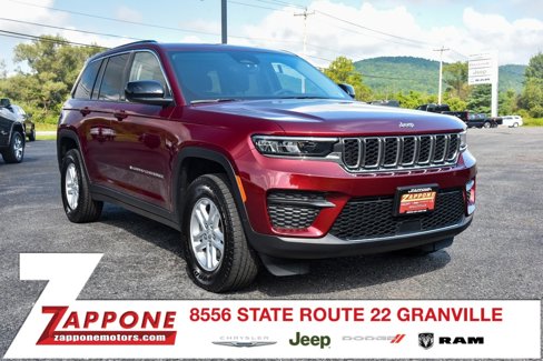 Certified 2023 Jeep Grand Cherokee Laredo image 1