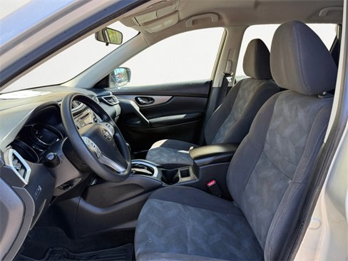 Used 2016 Nissan Rogue SV image 9