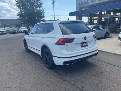 Used 2022 Volkswagen Tiguan SE R-Line image 9