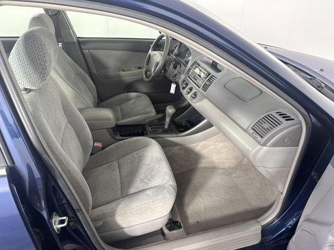 Used 2004 Toyota Camry LE image 23