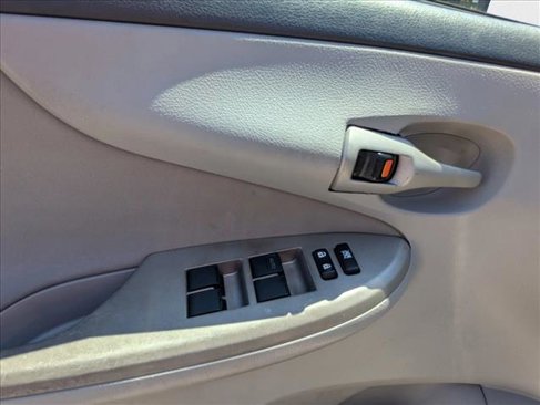 Used 2013 Toyota Corolla LE image 18