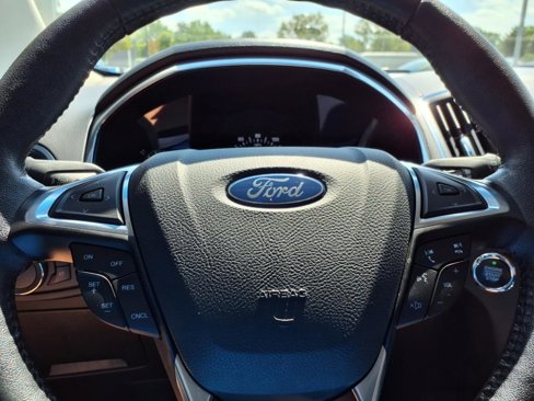 Certified 2019 Ford Edge Titanium w/ Cold Weather Package image 23