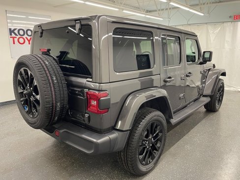 Used 2022 Jeep Wrangler Unlimited Sahara image 2