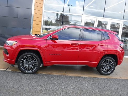Used 2022 Jeep Compass Limited w/ (RED) Package image 2