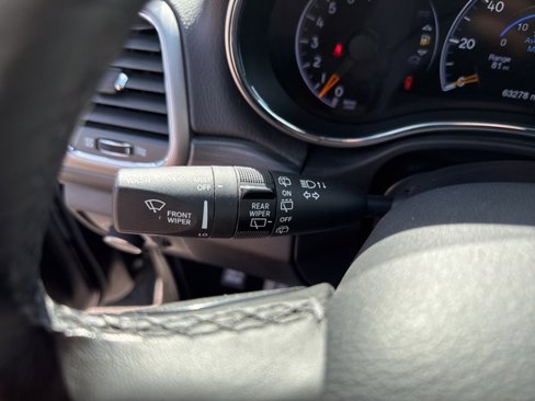 Used 2020 Jeep Grand Cherokee Altitude image 18