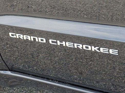Used 2016 Jeep Grand Cherokee Overland image 31