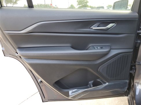 New 2025 Jeep Grand Cherokee L Laredo image 15