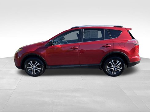 Used 2017 Toyota RAV4 LE image 2