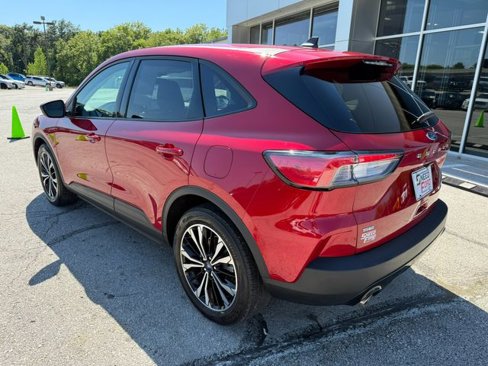 Used 2022 Ford Escape SE w/ SE Sport Appearance Package image 5