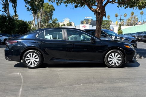 Used 2022 Toyota Camry LE image 3
