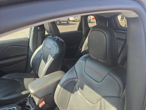 Used 2019 Jeep Cherokee Trailhawk image 24