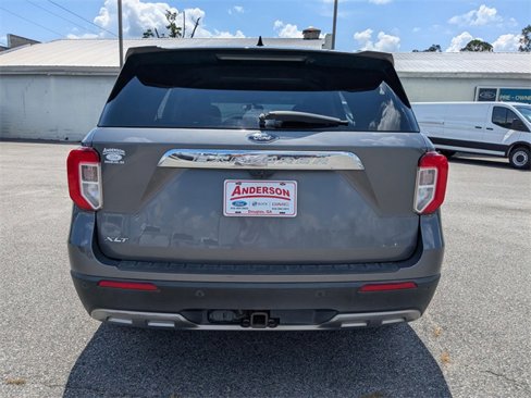 Used 2022 Ford Explorer XLT w/ Equipment Group 202A image 5