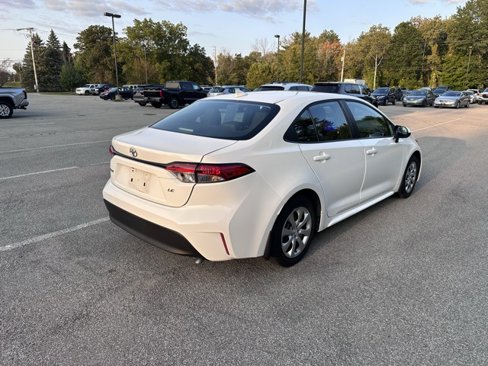 Used 2024 Toyota Corolla LE image 3