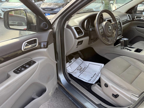 Used 2012 Jeep Grand Cherokee Laredo w/ Laredo E Group image 14