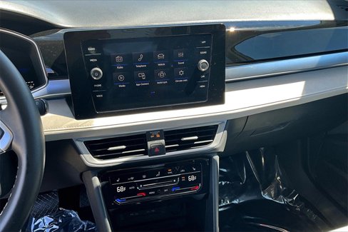 Certified 2025 Volkswagen Taos SE image 27