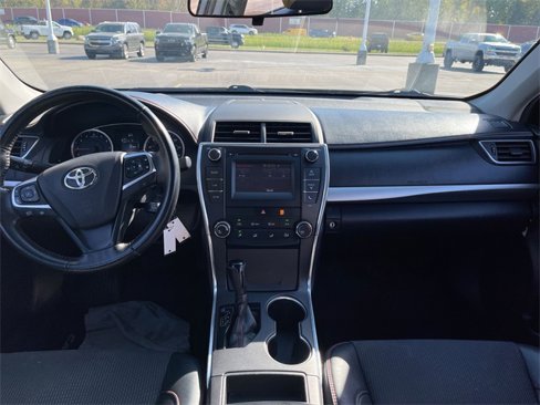 Used 2017 Toyota Camry SE image 18