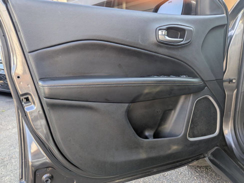 Used 2018 Jeep Compass Latitude image 12