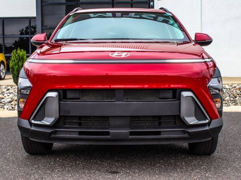 Used 2024 Hyundai Kona SEL image 2