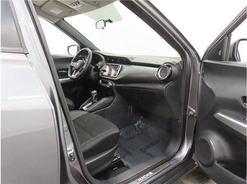 Used 2018 Nissan Kicks SV image 19