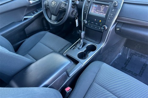 Used 2017 Toyota Camry LE image 17