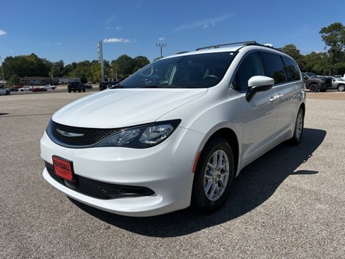 Used 2021 Chrysler Voyager Lxi image 3
