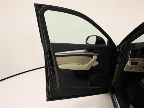 Certified 2025 Audi Q5 2.0T Premium w/ Convenience Plus Package image 10