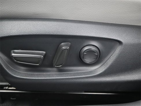 Used 2023 Toyota Camry SE image 9