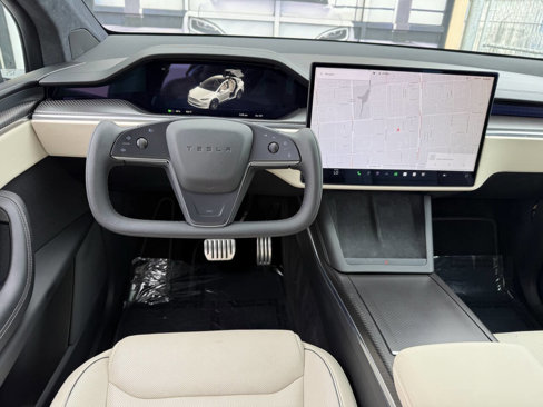 Used 2022 Tesla Model X Plaid image 21