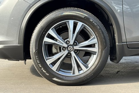 Used 2019 Nissan Rogue SV w/ Premium Package image 27
