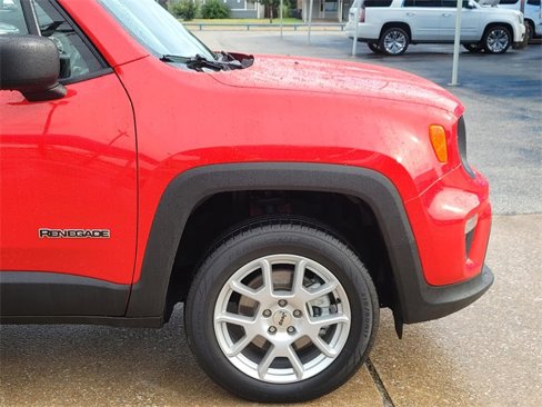 Used 2023 Jeep Renegade Latitude image 7