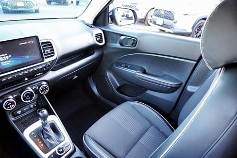Certified 2024 Hyundai Venue Limited image 21