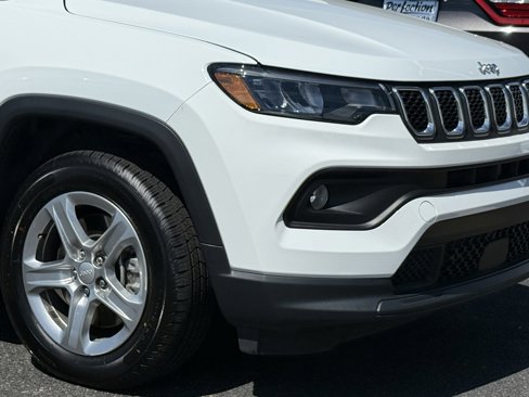 Used 2024 Jeep Compass Latitude image 2