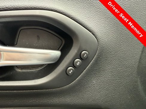 Used 2019 Jeep Cherokee Limited image 24