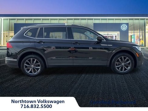 Certified 2022 Volkswagen Tiguan SE image 2