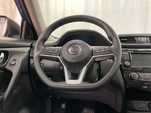 Used 2018 Nissan Rogue SV image 15
