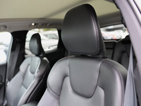 Used 2019 Volvo XC60 T5 Momentum w/ Multimedia Package image 20