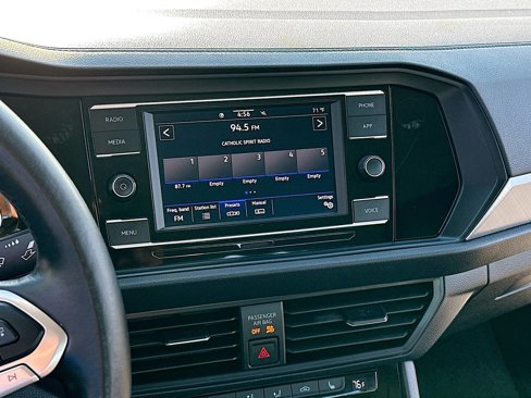 Used 2024 Volkswagen Jetta SE image 9