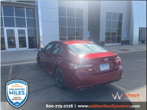 Used 2018 Toyota Camry XSE image 7