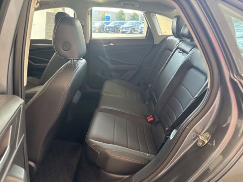 Used 2023 Volkswagen Jetta SE w/ Panoramic Sunroof Package image 19