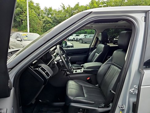 Used 2018 Land Rover Discovery SE image 30