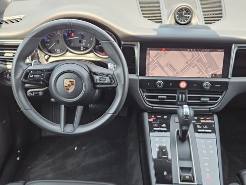 Certified 2024 Porsche Macan image 35